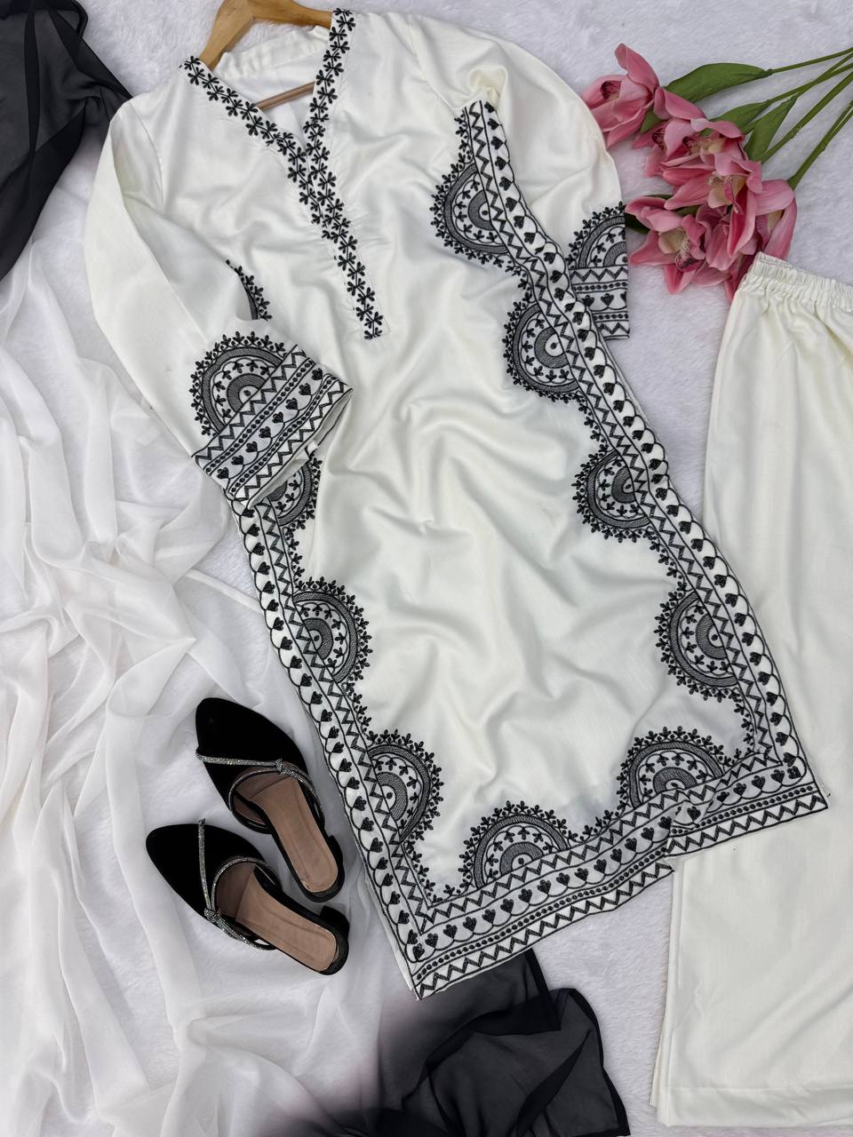 Ivory Biscuit Slub Monochrome Threadwork Kurta Set