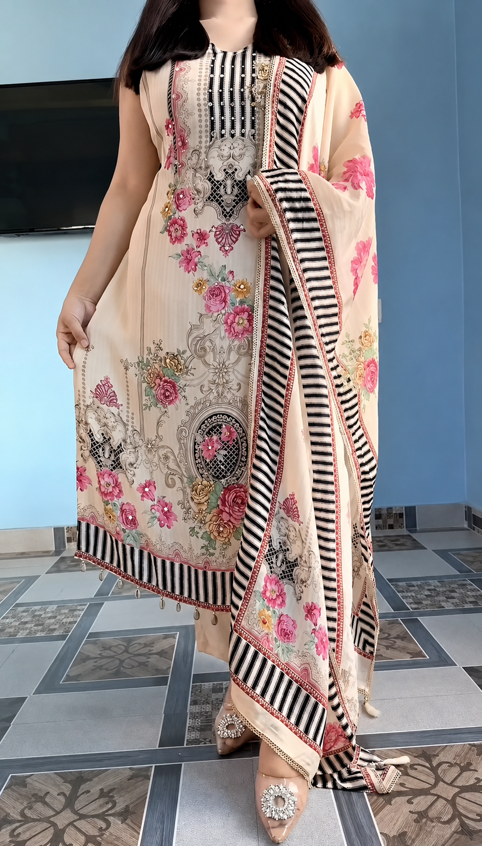 Elegant Floral Printed Muslin Suit Set with Dupatta