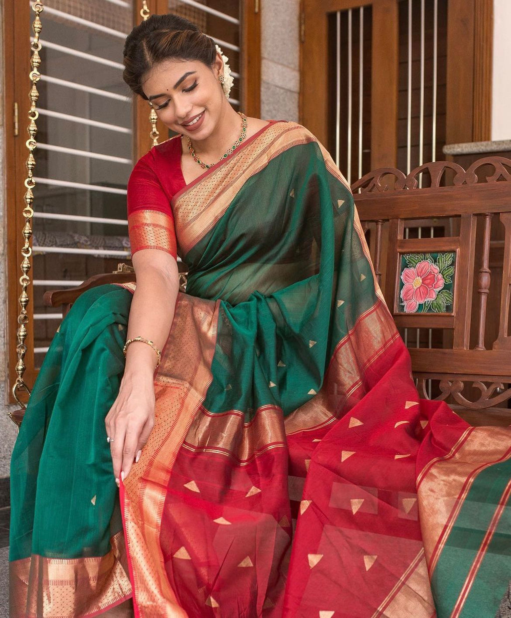 TRADITIONAL KANJIVARAM SILK SAREE AND DOUBLE ZARI WOVEN BORDERS WITH RICH PALLU