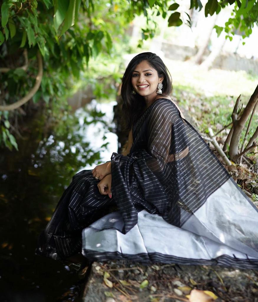 Gorgeous Black Color Banarasi Silk Saree With Weaving Work
