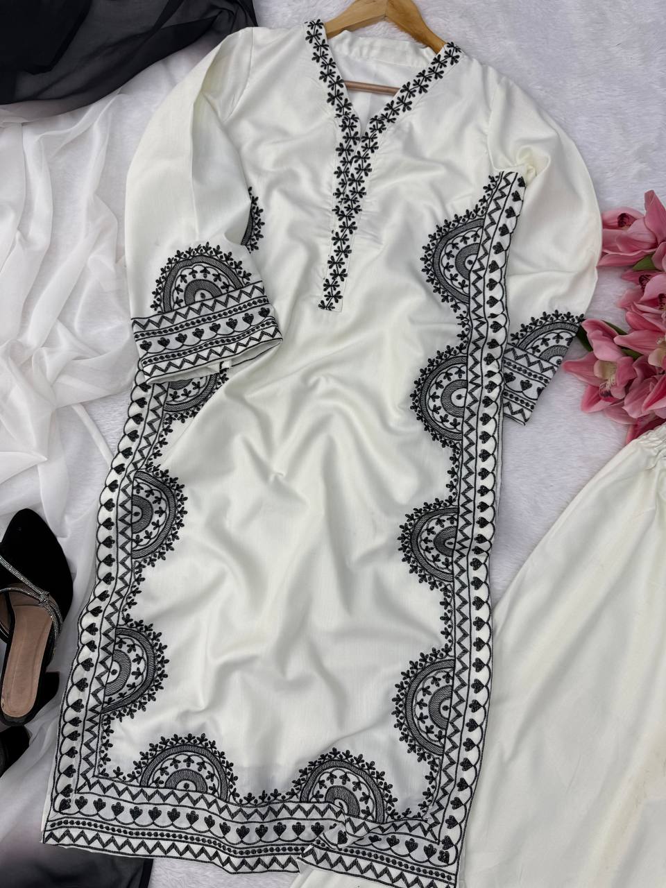 Ivory Biscuit Slub Monochrome Threadwork Kurta Set