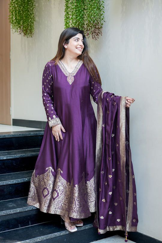 Premium Banarasi Anarkali Suit Set – Handwork Neckline & Zari Flare