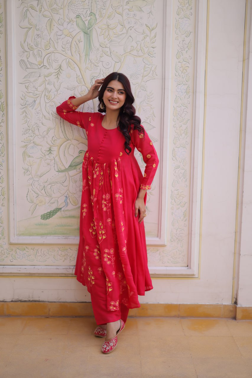 Stylish pink Embroidered Kurta Set
