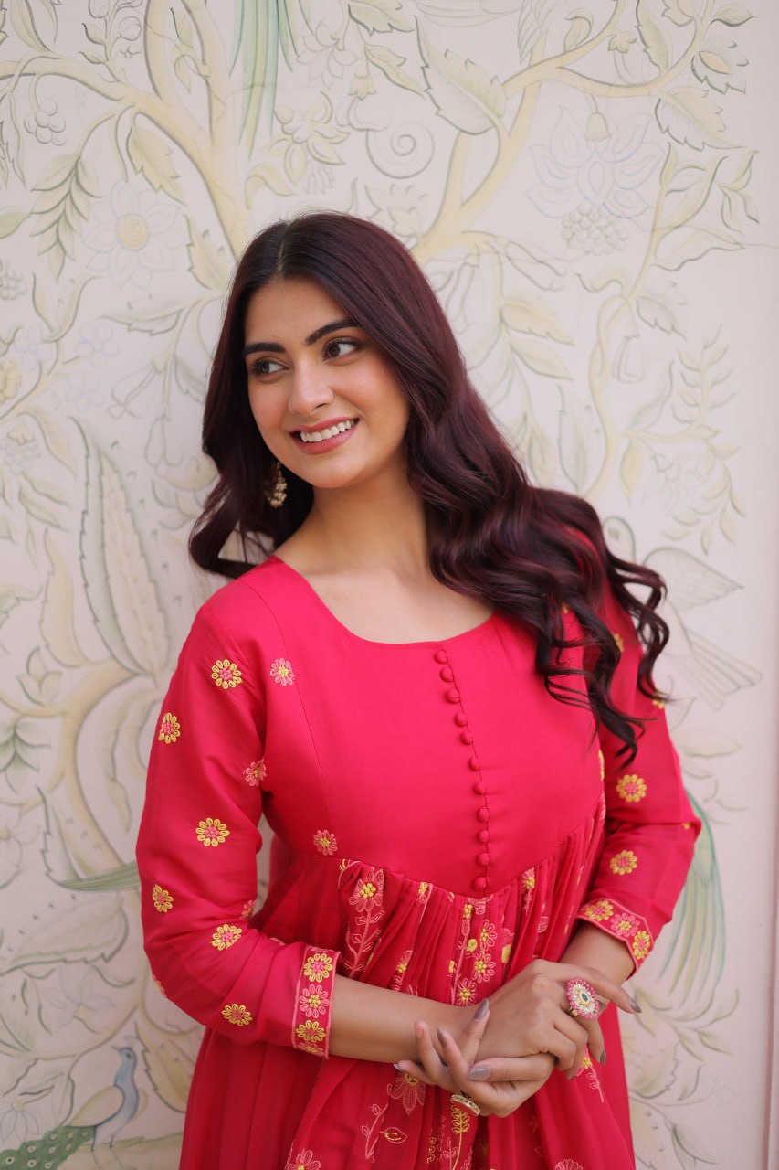 Stylish pink Embroidered Kurta Set