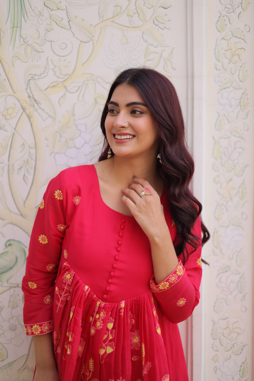 Stylish pink Embroidered Kurta Set