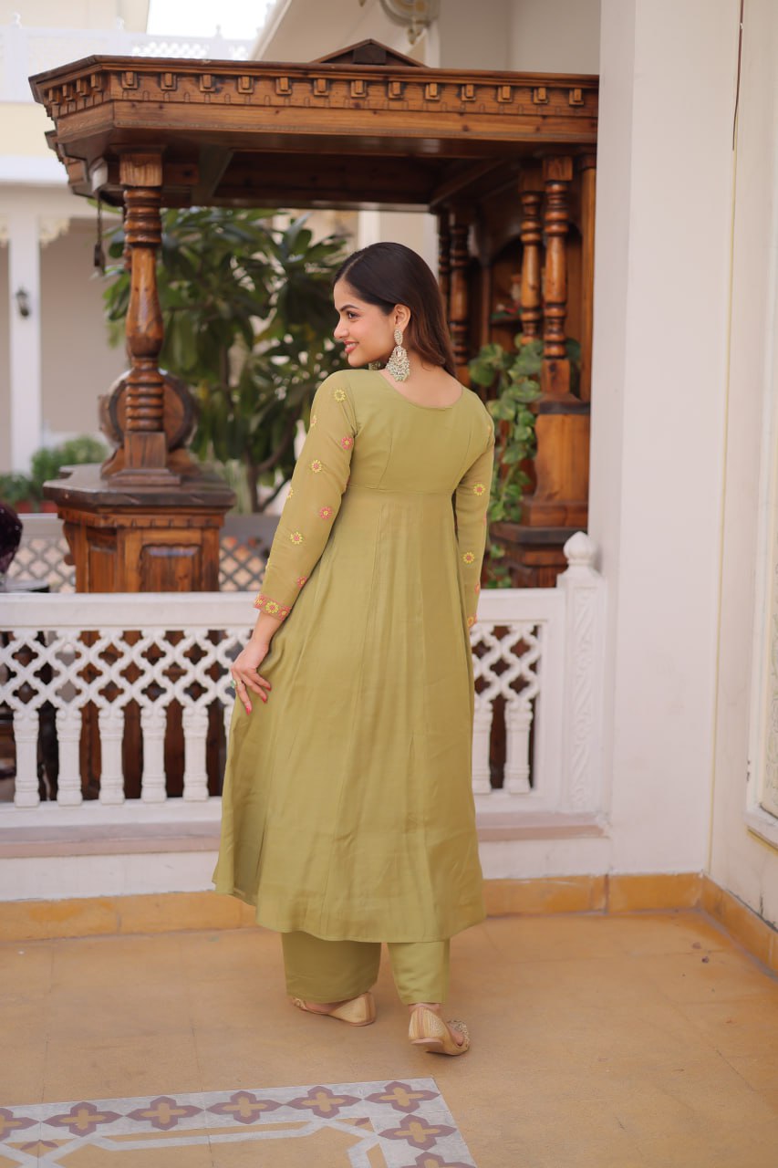 Elegant olive green ethnic kurta set