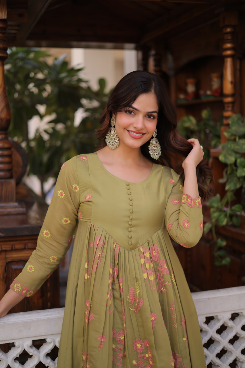 Elegant olive green ethnic kurta set