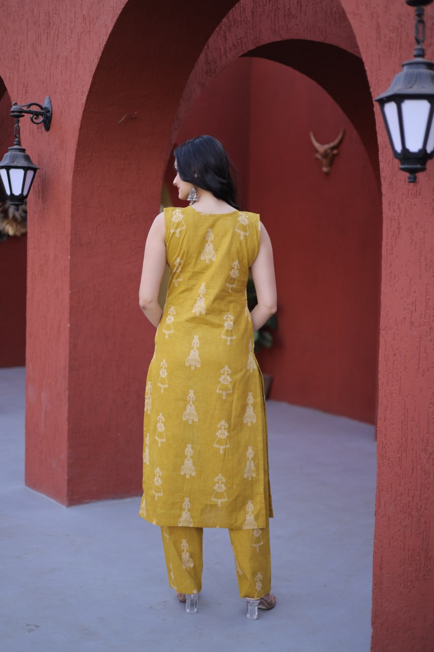 Women Mustard Printed Cotton Kurta Pant Set